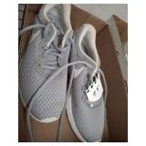 NIKE SIZE 7.5 SHOES