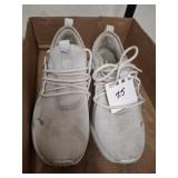 PUMA SIZE 7.5 SHOES