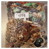 BAG OF ASSORTED COSTUME JEWELRY