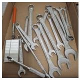 TRAY OF ASSORTED WRENCHES SOME CRAFTSMAN