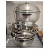 GROUP OF MIXING BOWLS AND STRAINERS
