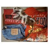 T SHIRTS AND LEVIS, 36X32