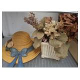 VASE AND CERAMIC HAT DÉCOR