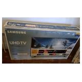 SAMSUNG 58 IN UHD TV  W/ REMOTE MU6071