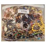 BAG OF ASSORTED COSTUME JEWELRY