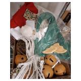 ASSORTED BELLS AND CHRISTMAS DÉCOR