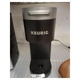 KEURIG COFFEE MAKER