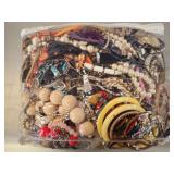 BAG OF ASSORTED COSTUME JEWELRY