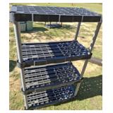 4 SHELF PLASTIC RUBBERMAID SHELF