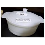 VINTAGE ANCHOR HOCKING CASSEROLE DISH 1438