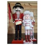 WOODEN NUTCRACKER SET