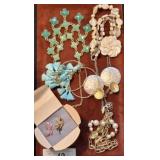 GROUP OF ASSORTED COSTUME JEWELERY