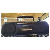 RADIO AND CASSETTE PANASONIC RADIO