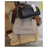 GROUP OF HAND BAGS AND PURSES