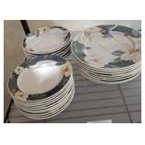 SAVANNA GROVE CHINA SET