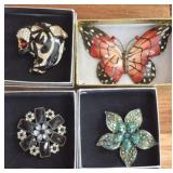 ASSORTED COSTUME BROOCHES