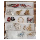 ASSORTED COSTUME BROOCHES