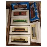 HO SCALE TRAIN CARS