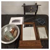 ASSORTED WOODEN WALL DECOR