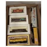 HO SCALE TRAIN CARS