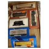 HO SCALE TRAIN CARS
