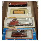 HO SCALE TRAIN CARS
