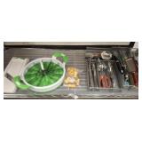 ASSORTED KITCHEN UTENSILS