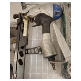 PNEUMATIC STAPLE GUN