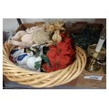 WREATH AND CHRISTMAS DCOR