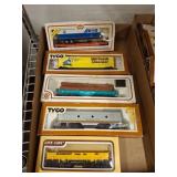 HO SCALE TRAIN CARS