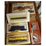 HO SCALE TRAIN CARS
