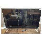 AVGO 55 IN TV ON STAND W/ REMOTE