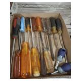 TRAY OF SCREW DRIVERS