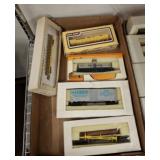 HO SCALE TRAIN CARS
