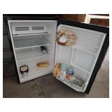 ARCTIC FRESH MINI FRIDGE