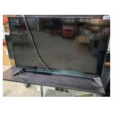 INSIGNIA 32 IN FLAT SCREEN TV **