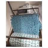 SHOWER SET AND LINENS