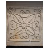 METAL PAINTED DISTRESSED BADGE 20X20