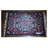 AREA RUG, 20 X 28
