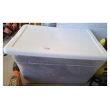 TOTE OF PACKING BLANKETS