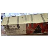 HOME ACCENTS 7.5 FT PRE LIT CHRISTMAS TREE