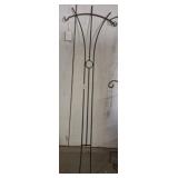 METAL GARDEN TRELLIS / PLANT HANGER