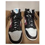 NIKE SIZE 7 SHOES