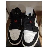 NIKE SIZE 8 JORDANS