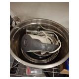 HAND MIXER AND STAINLESS BOWLS