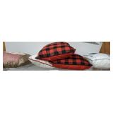 GROUP OF THROW PILLOWS