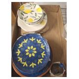 PLASTIC AND CERAMIC DECORATIVE DISHES