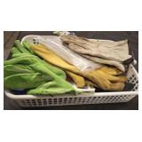 BOX OF GARDEN GLOVES, MISC