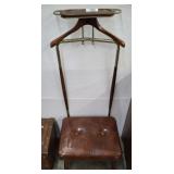 MID CENTURY VALET STAND WITH LEATHER UPHOLSTERED S