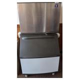 MANITOWOC ICE MACHINE WITH BOTTOM BIN